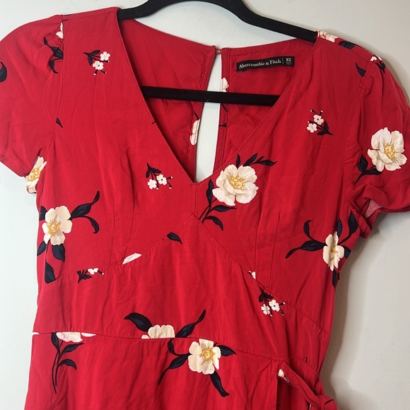 Abercrombie & Fitch Women's Red Floral Wrap Mini Short Sleeve Dress Size‎ XS - Picture 2 of 5